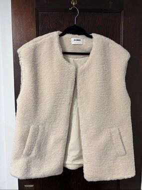 Cozy Cream Sherpa Vest - Open Front Layering Vest